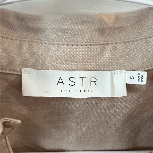 ASTR Kathlynn Top in Natural - Picture 2 of 3